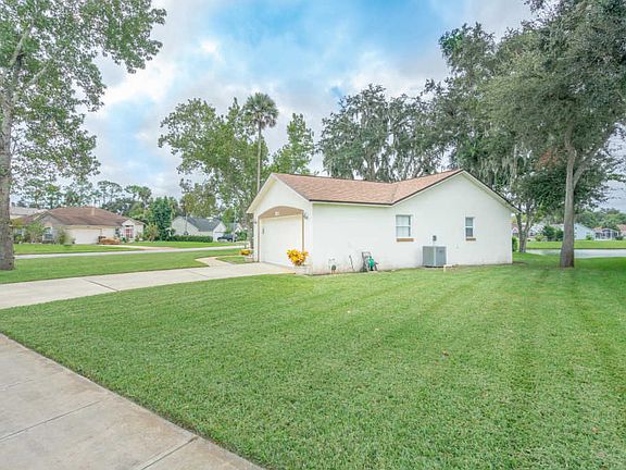 4th image of 381 Aleatha Dr