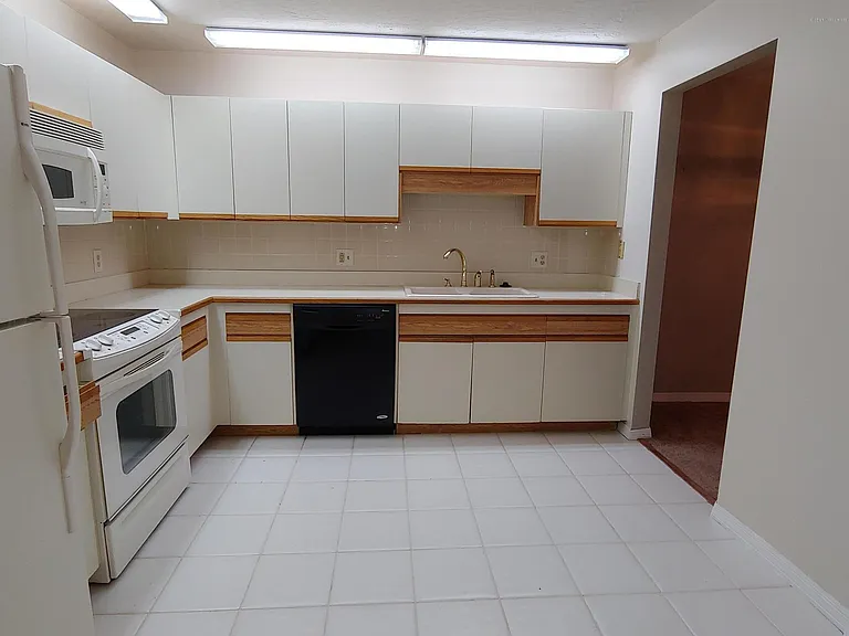 816 Greenwood Manor Cir #10 — Photo 12