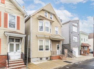 19 Komorn St, Newark, NJ 07105