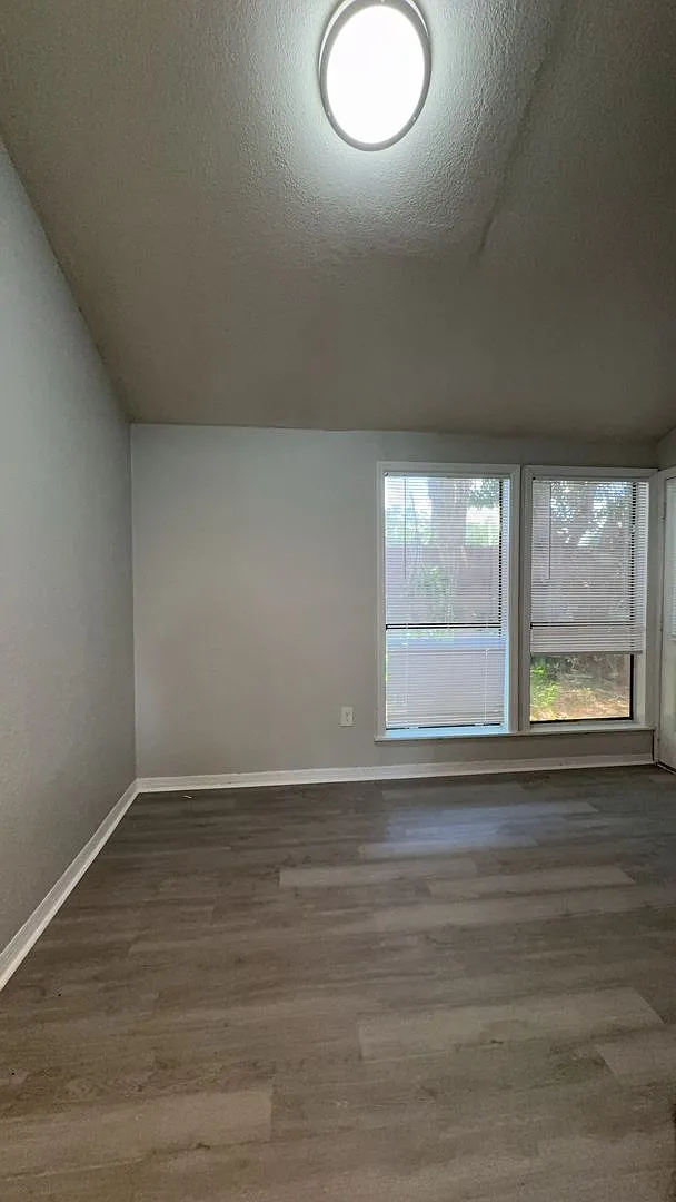 Amazing Town Home--Great Location!! Brand New renovations! Must see , Won't last! — Photo 4