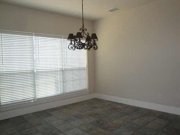 5th image of 1120 Crestwick Dr