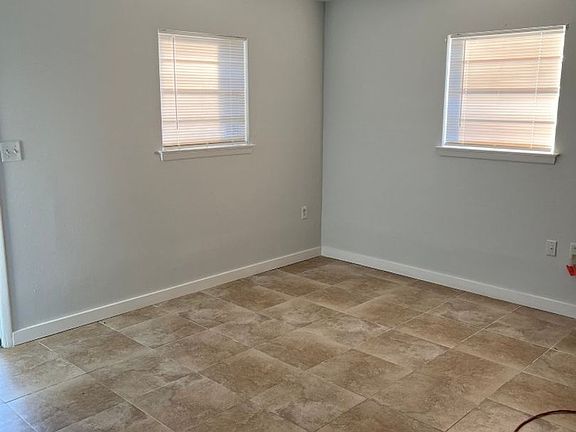 2nd image of 701 Oaklawn St APT 4