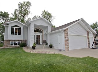 3423 Heartwood Dr SE, Mandan, ND 58554