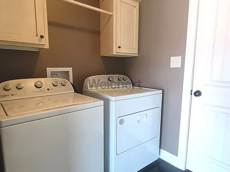 1112 Gregory Ct — Photo 9