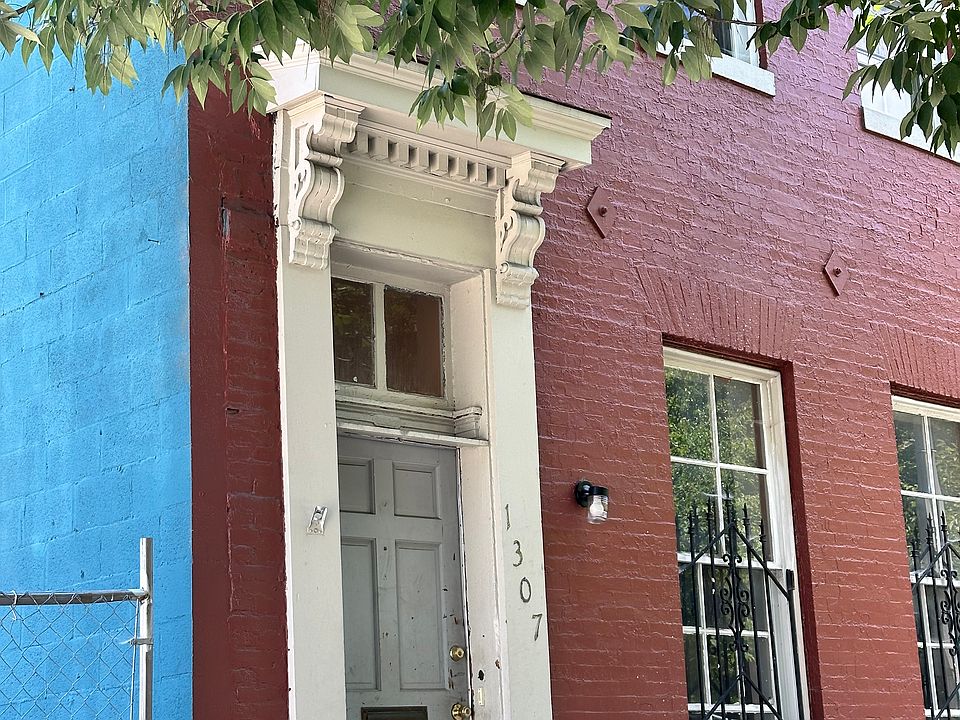 2nd image of 1307 Hollins St #2