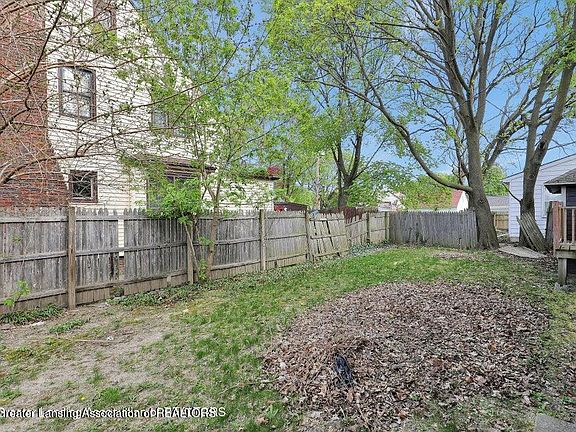 5th image of 1127 W Saginaw St