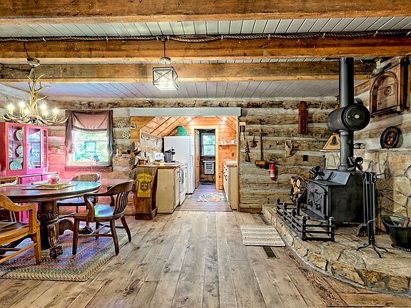 5th image of 1064 Muskrat Creek Rd