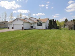 7515 Casselberry Dr, North Branch, MN 55056