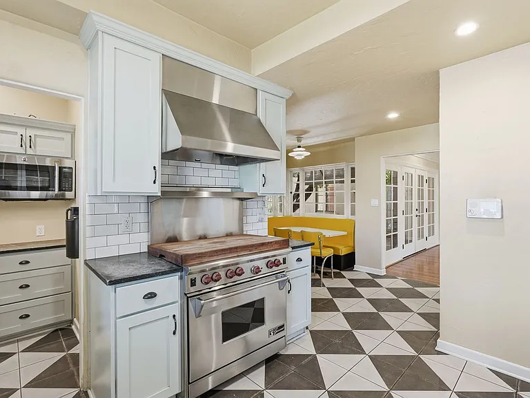 1238 W Coronado Rd — Photo 16