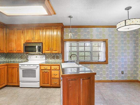 5th image of 9218 Catalpa Ct
