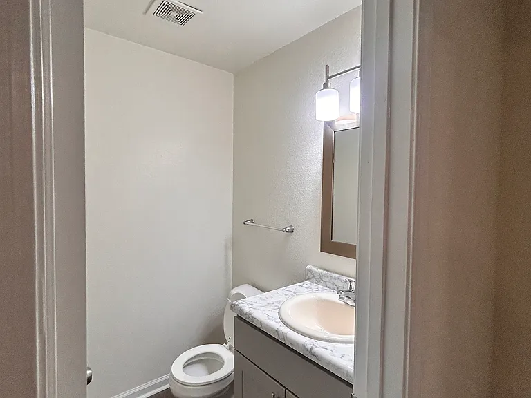 1021 Fords Pointe Cir #1021 — Photo 9