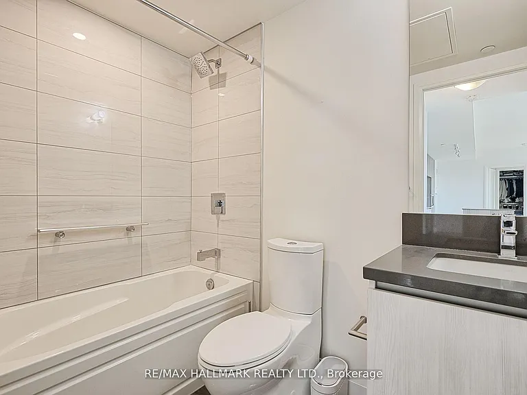 151 Avenue Rd #601 — Photo 25