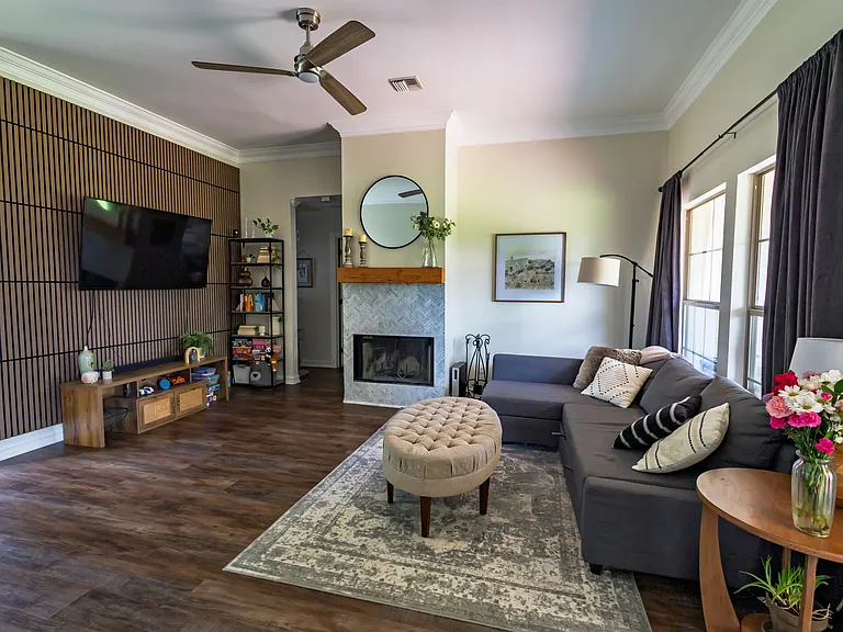 303 Spike Ln — Photo 4