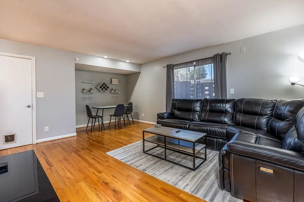 Building Photo - 3501 Roswell Rd NE #103
