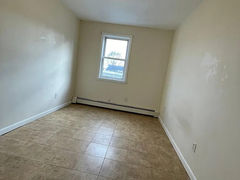 80 Main St #5 — Photo 16