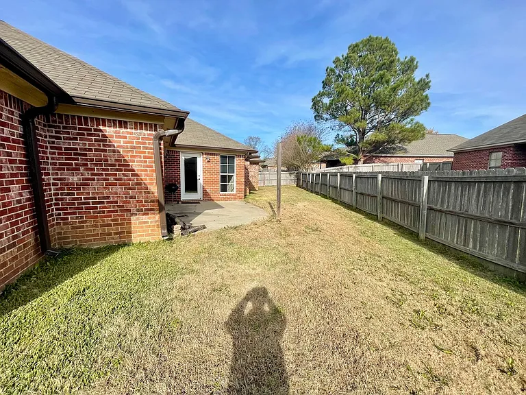 106 Harvey Cir — Photo 15
