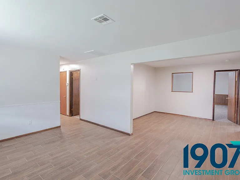 704 SW 2nd St — Photo 7