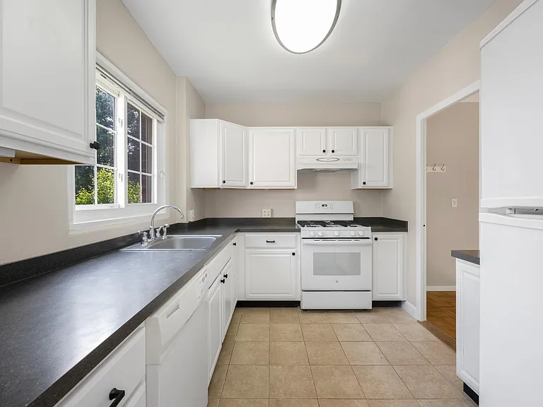 3624 Valley Dr — Photo 9