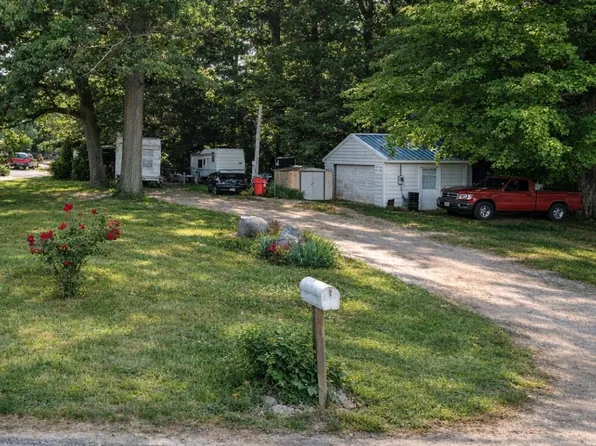10041 S Mason Dr, Grant, MI 49327