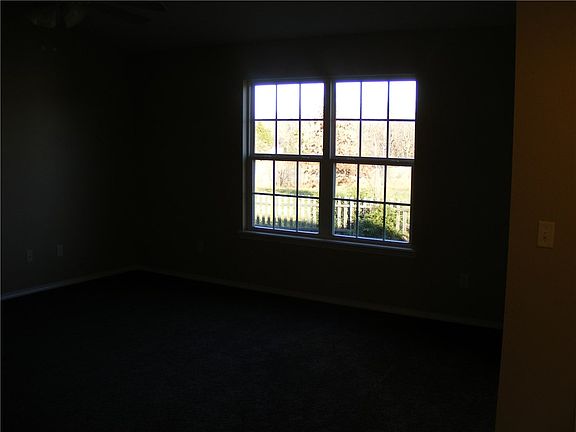 5th image of 212 5th Ave NE