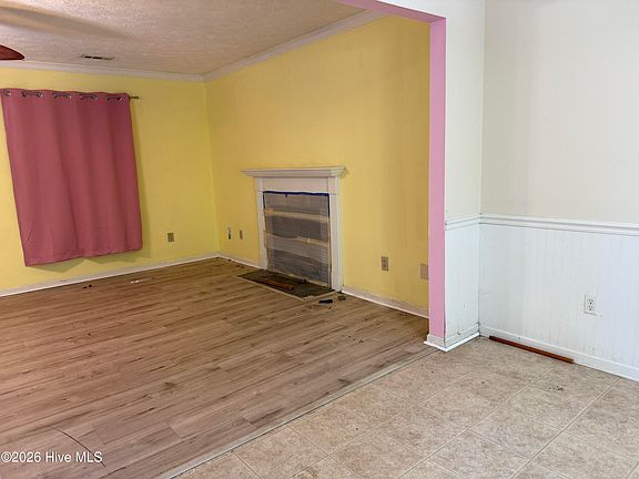 4th image of 302 Silkweed Court