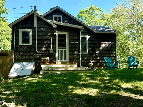 https://photos.zillowstatic.com/fp/b607db600860cc8e79811ef76a0b5811-p_e.webp