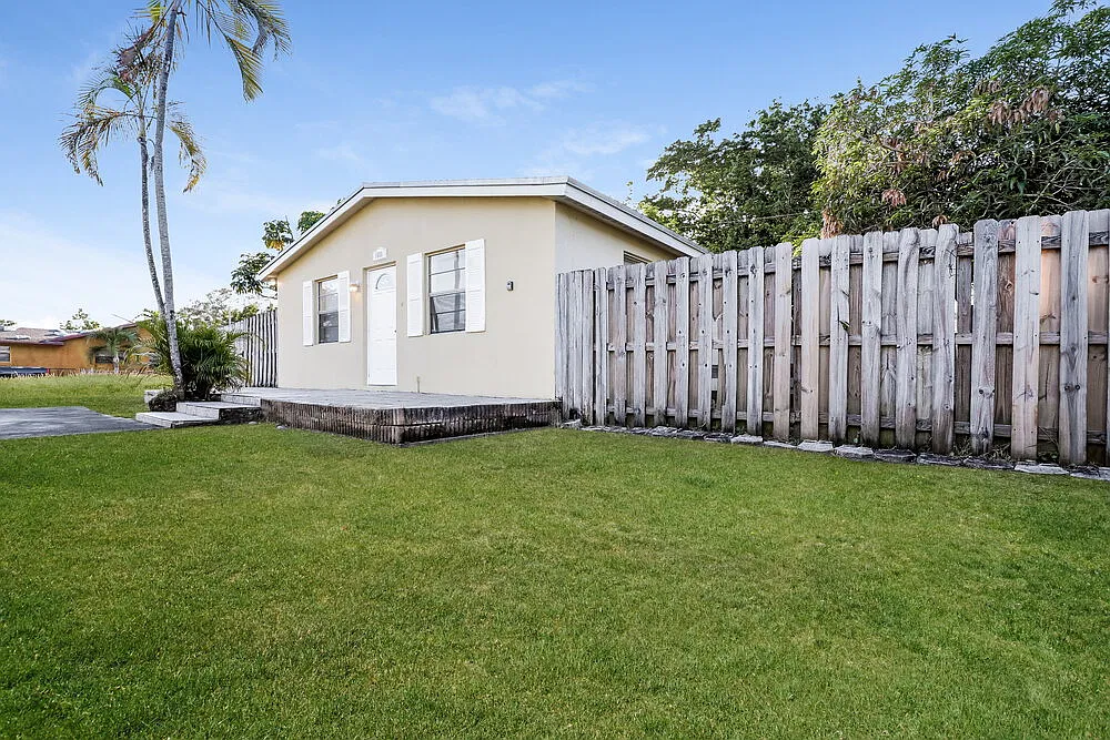 2 bed, 2.0 bath, 750 sqft, $3,950 — Photo 3