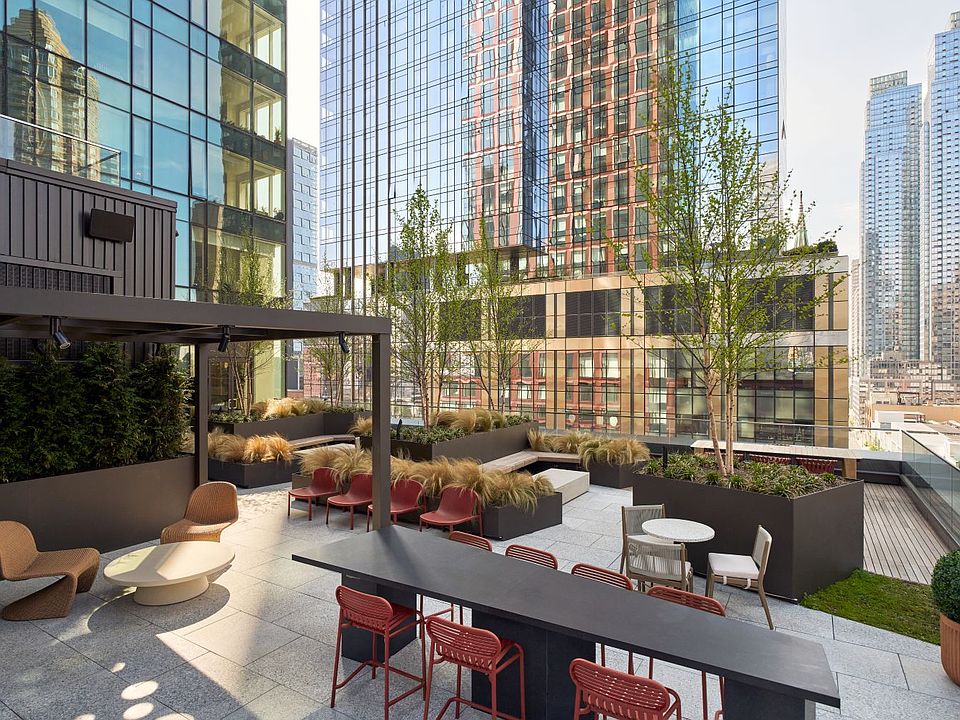 1st image of 550 10th Ave #517