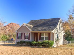 1123 Circle Hill Dr, Selmer, TN 38375