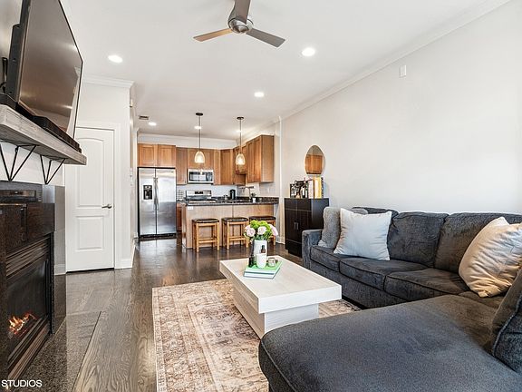4th image of 945 W Huron St Unit 3W