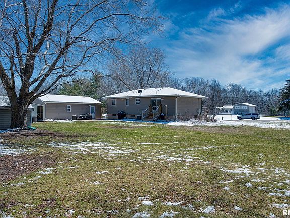 3rd image of 993 Eiker Dr