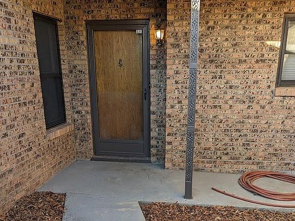 3rd image of 11901 Fulmer Dr NE