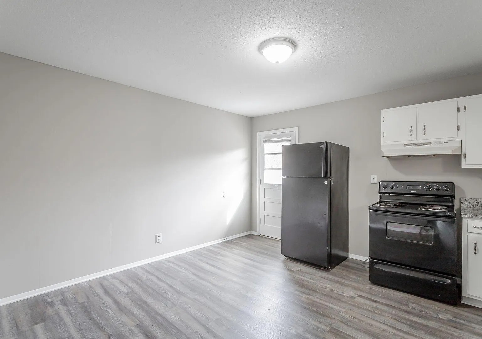 113 Goodson Ave — Photo 1