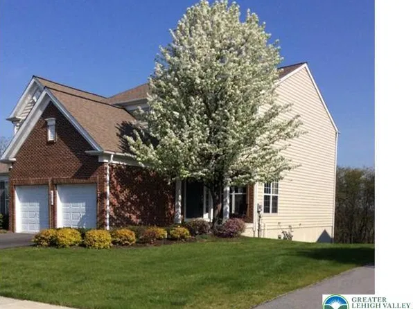 5279 High Vista Dr, Orefield, PA 18069