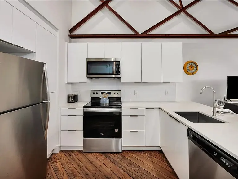 207 Gloucester St — Photo 5