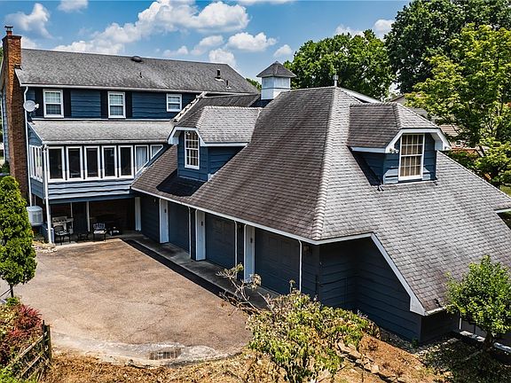 3rd image of 211 N Hills Dr