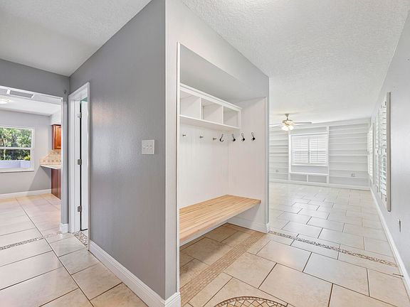 5th image of 204 York Dr