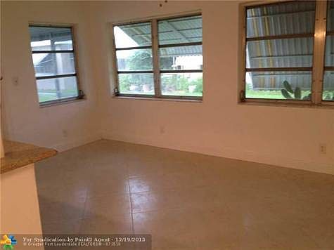 5th image of 4404 NW 45th Ave