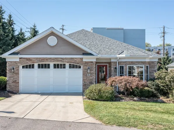 24 Somerset Dr, Rocky River, OH 44116