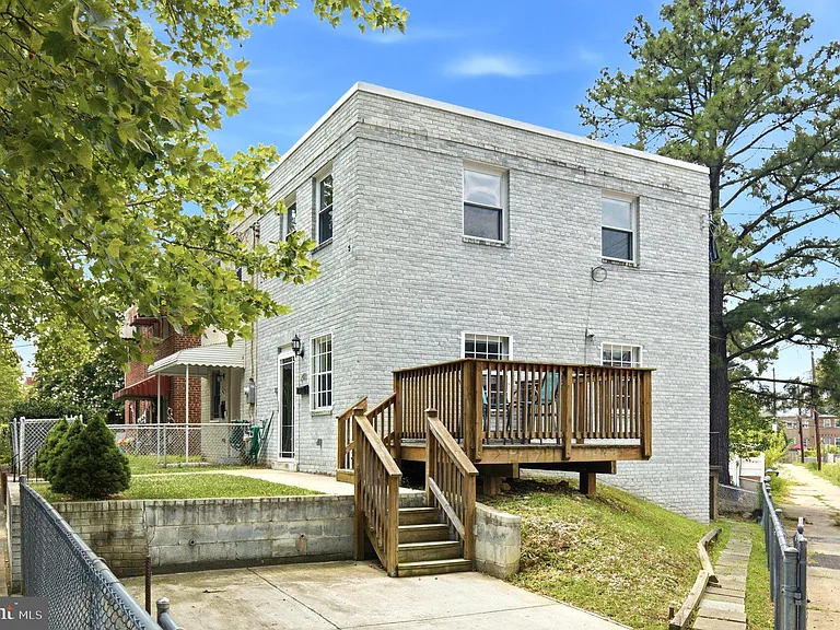 248 Kenilworth Ave NE — Photo 16