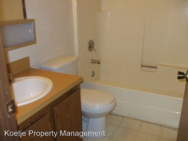 2nd image of 390 NE Izett St