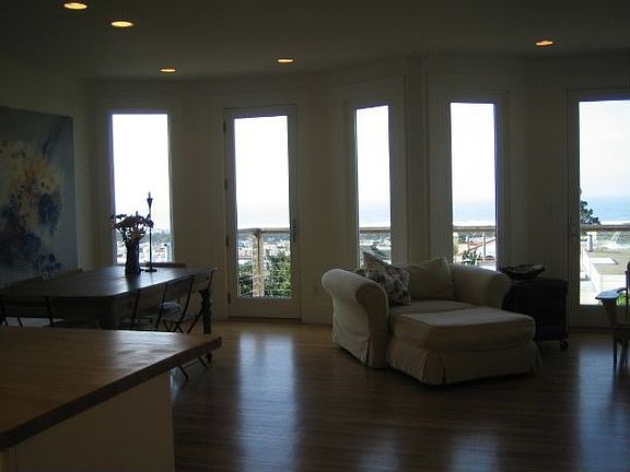 livingroom/dining/unobstructed Ocean views
