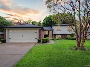 8815 Dill Dr, Sterling Heights, MI 48312