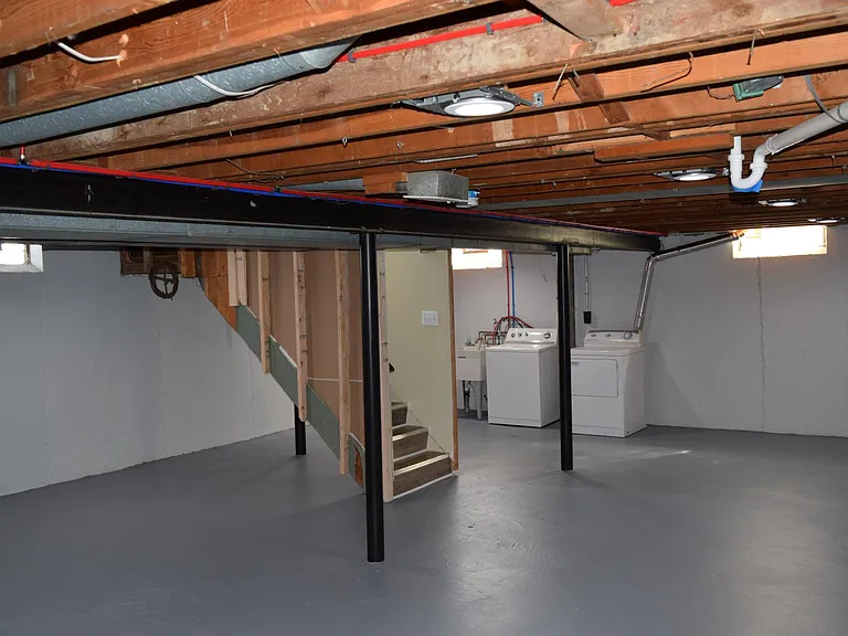 2459 Medford St — Photo 43