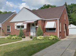 5762 N Lydell Ave, Whitefish Bay, WI 53217