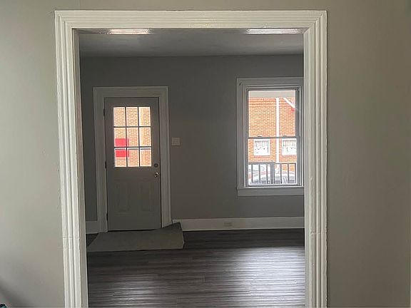 4th image of 732 Center St