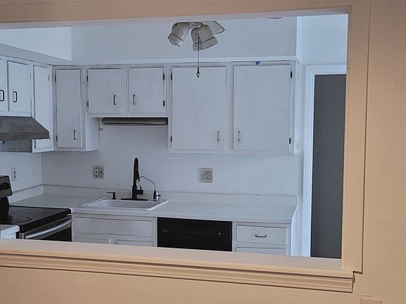 2nd image of 6018 Oakbrook Ln