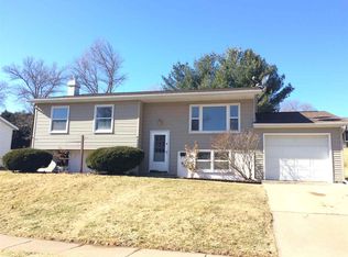 2203 Graham Cir, Dubuque, IA 52002