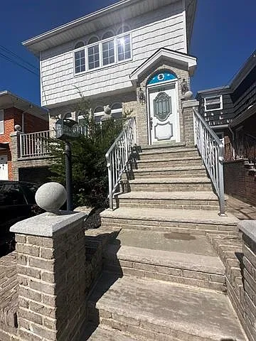 4 bed, 2.5 bath, $3,600 — Photo 2