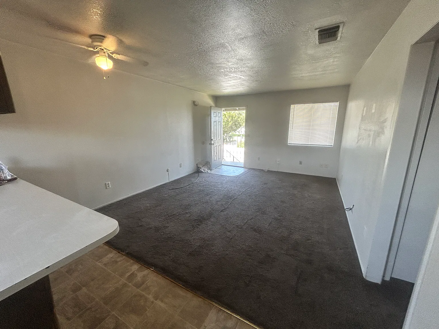 3 bed, 1000 sqft, $1,350 — Photo 1